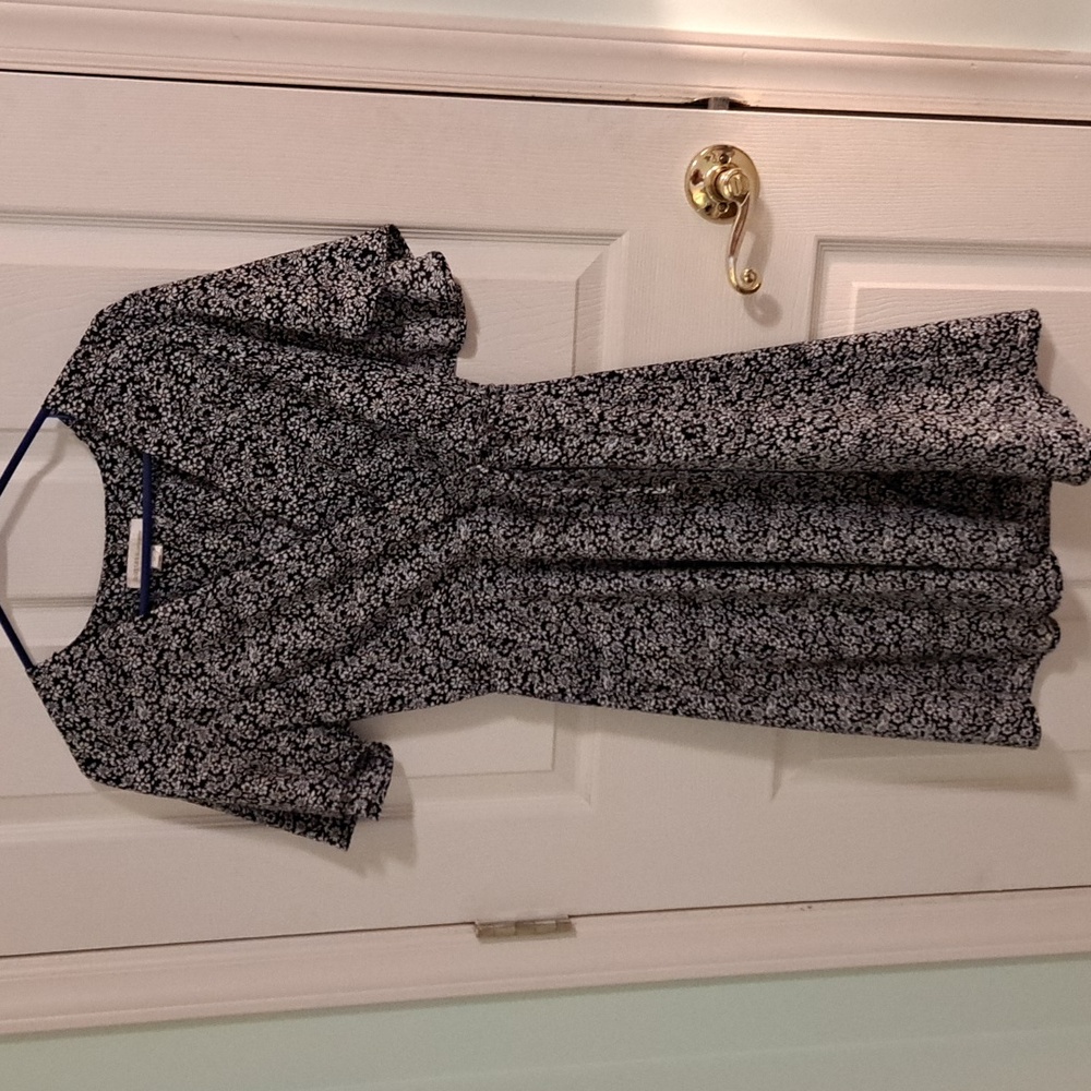 Women's black/white floral dress Size- M